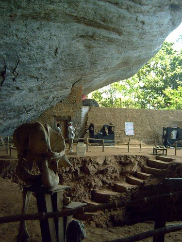 Fa Hien Cave at Pahiyangala